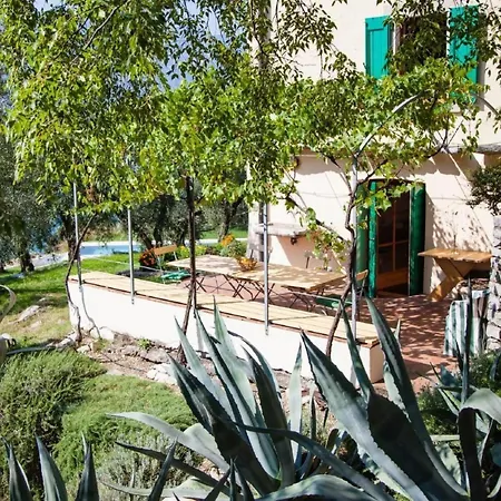 Дом отдыха Rustiko-landhaus Mit Infinity-pool Und Seeblick By Interhome *