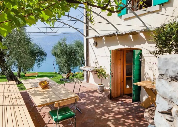 Rustiko-landhaus Mit Infinity-pool Und Seeblick By Interhome *
