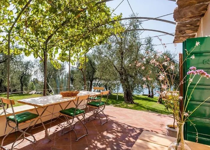 Rustiko-landhaus Mit Infinity-pool Und Seeblick By Interhome Дом отдыха *