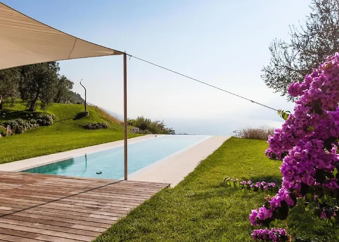 Rustiko-landhaus Mit Infinity-pool Und Seeblick By Interhome * Мальчезине