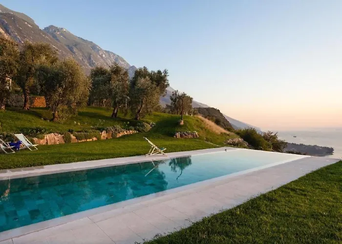 Дом отдыха Rustiko-landhaus Mit Infinity-pool Und Seeblick By Interhome *