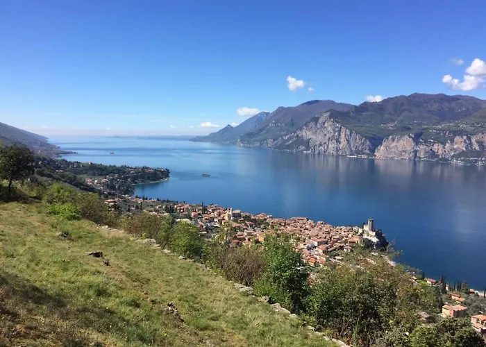 Rustiko-landhaus Mit Infinity-pool Und Seeblick By Interhome