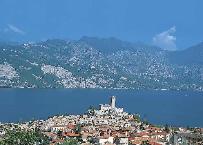 Rustiko-landhaus Mit Infinity-pool Und Seeblick By Interhome Дом отдыха Мальчезине