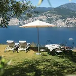 Rustiko-landhaus Mit Infinity-pool Und Seeblick By Interhome