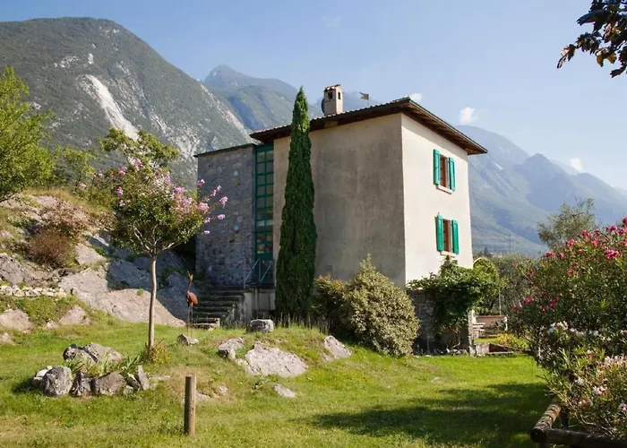 Rustiko-landhaus Mit Infinity-pool Und Seeblick By Interhome Malcesine