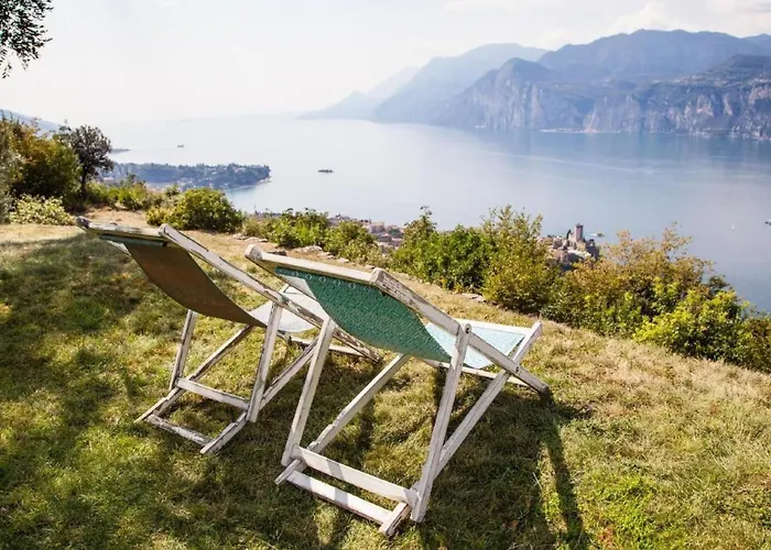 Feriehus Rustiko-landhaus Mit Infinity-pool Und Seeblick By Interhome Malcesine