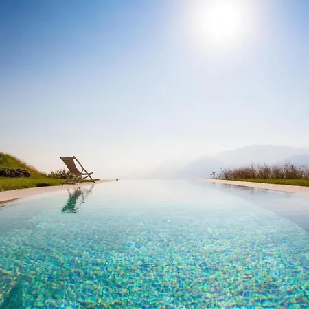 Rustiko-landhaus Mit Infinity-pool Und Seeblick By Interhome