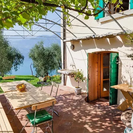 Rustiko-landhaus Mit Infinity-pool Und Seeblick By Interhome *