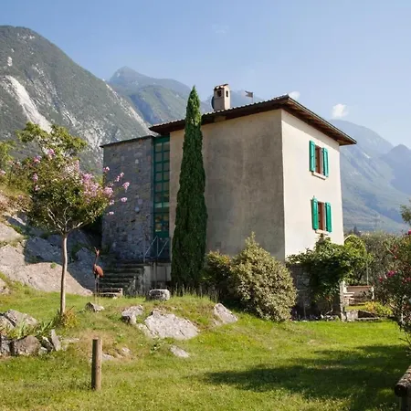 Rustiko-landhaus Mit Infinity-pool Und Seeblick By Interhome Malcesine