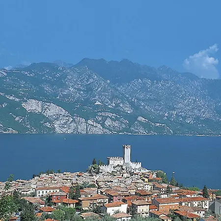Rustiko-landhaus Mit Infinity-pool Und Seeblick By Interhome Nyaraló Malcesine